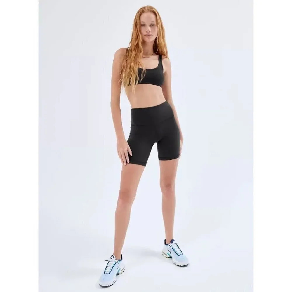 Aritzia Tna Life Atmosphere Hi-rise 7" Short